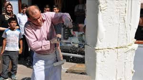 شركة تركية توزع قطعة آيس كريم تزن 250 كجم على المواطنين