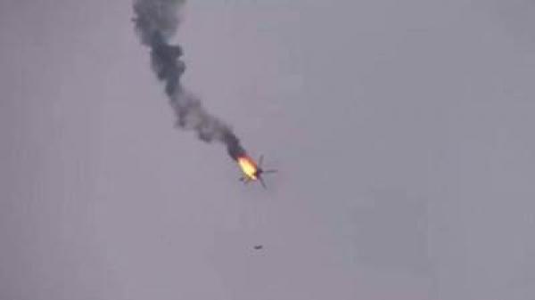 لحظة اسقاط مروحية تابعة للجيش السوري من طرف فصائل المعارضة