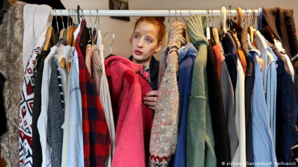 وداعا للفوضى.. نصائح سحرية لترتيب خزانة الملابس!