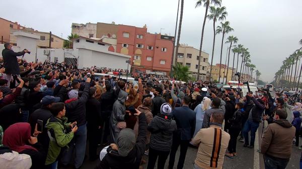 بالصور والفيديو: تشييع جثمان صديق المغاربة "صلاح الدين الغماري" في مسقط رأسه وسط أجواء مهيبة