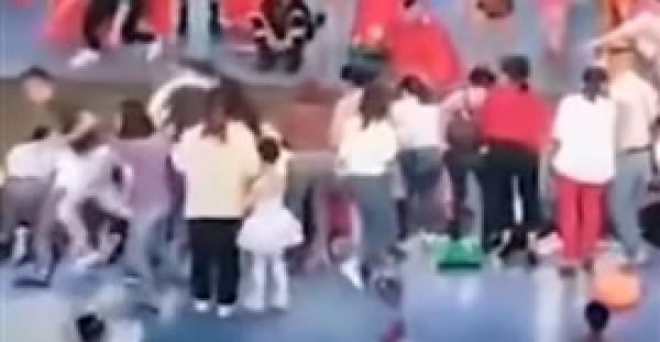 انهيار مسرح أثناء اختبار للرقص