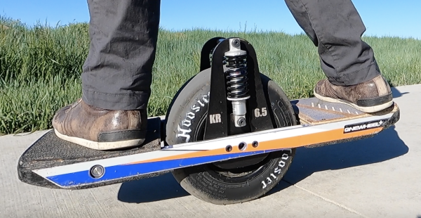 بعد وفاة 4 أشخاص .. متاجر بريطانيا تشرع في سحب ألواح التزلج الكهربائية