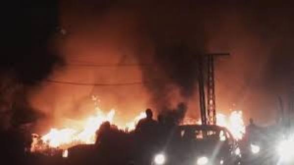 حريق ضخم يشب داخل معمل للكارطون نواحي فاس وحديث عن خسائر فادحة جدا