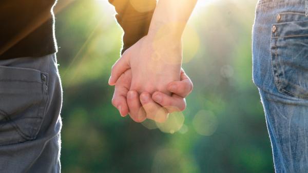 قصة حب بين "عشيقين" متزوجين تثير الجدل بسيدي افني .. تفاصيل مثيرة