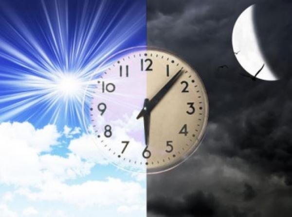 مثير: هيئة حقوقية تطالب وزير الوظيفة العمومية بالكشف عن قيمة صفقة "التوقيت الصيفي"