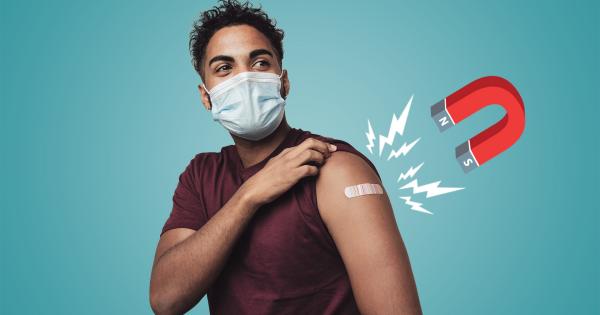 حقيقة انجذاب المعادن إلى أجسام متلقي لقاح كورونا