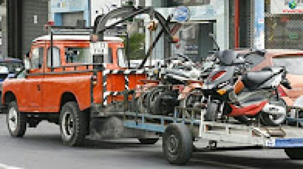 أصحاب الموطورات في فاس: الديباناج تيسرقوا لينا البياس قبل ميوصلوا للفوريان