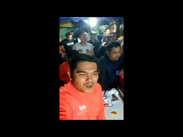 شاهد: لحظة احتفال عمال الإنقاذ بالعثور على العالقين أحياء بكهف في تايلاند