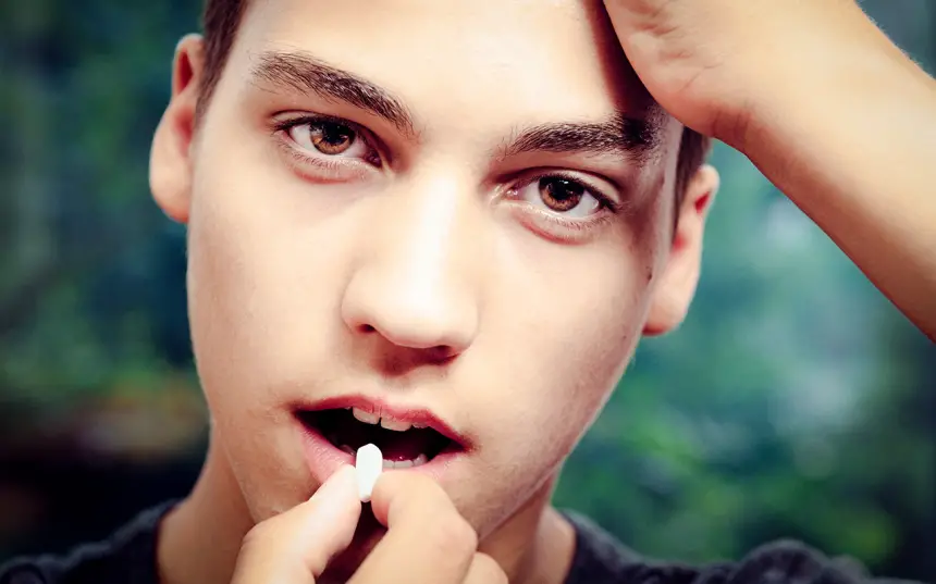 ترند "الباراسيتامول" القاتل يثير الذعر بالجزائر وسط تخوفات من انتقاله إلى المدارس المغربية