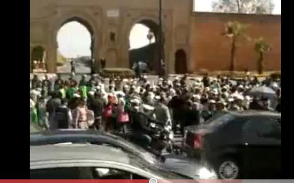 المجموعة الوطنية للمجازين المعطلين على أبواب القصر الملكي