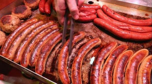 اللحوم المصنّعة تهدد الرجال بقصور القلب