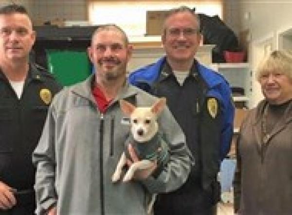 مشرد يعثر على 17 ألف دولار ويسلمها لبنك طعام