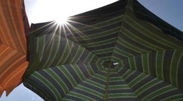 هذه المظلة تحميك من الأشعة فوق البنفسجية
