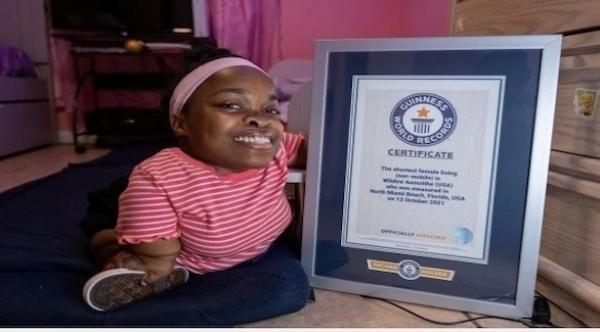 شابة امريكية تحصل على لقب المرأة الأقصر قامة في العالم