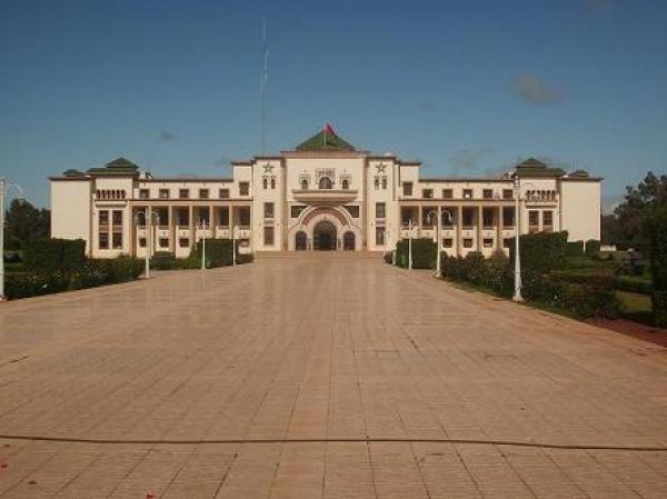 عامل خريبكة يفعل مسطرة الحكامة الترابية ومكافحة الفساد ويتفاعل مع تقارير "جطو"