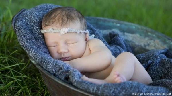 ذهبوا للتسوق..فنسوا رضيعتهم في المتجر!