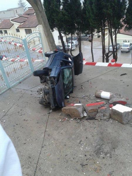 انقلاب هوليودي لسيارة بطريق نواحي تطوان (صورة)