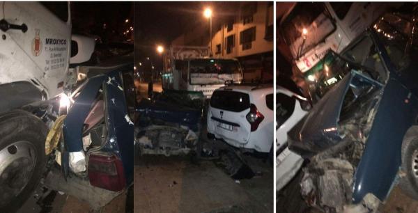 بالصور... شاحنة مجنونة تصدم مجموعة من السيارات ببرشيد