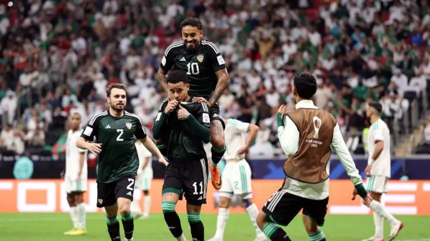 الإمارات تقصي الجزائر وتتأهل لمواجهة المنتخب المغربي في نصف نهائي كأس العرب