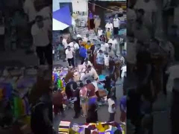 اقتتال بشارع محمد الخامس بالفنيدق حول حقوق امتلاك الملك العمومي امام انظار المسؤولين