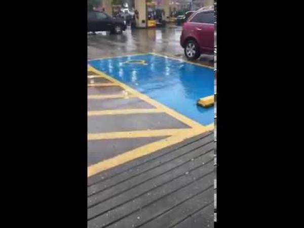 صدمة مهاجر مغربي بعد اكتشاف مفاجأة " مثيرة " بمحطة للبنزين بأمريكا