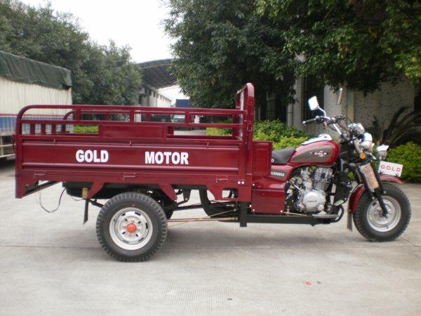 مؤلم... فرحة العيد تتحول إلى حزن بعد وقوع حادثة تريبورتور وبتر ساق صاحب الكبش