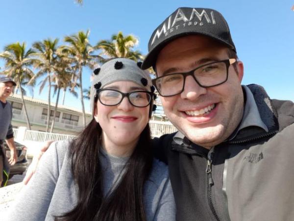 بالفيديو..طرد أسرة يهودية من رحلة جوية بسبب "رائحتها الكريهة"