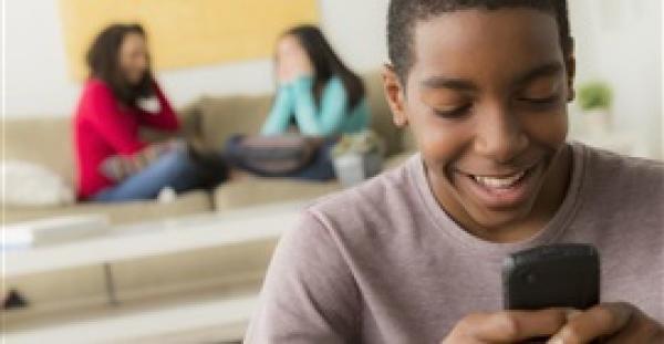 إدمان الأجهزة الذكية يسبب ضررا على الدماغ