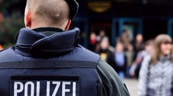 عثر على مبلغ كبير وكغم من الذهب تحت شجرة.. فكان هذا رد فعله