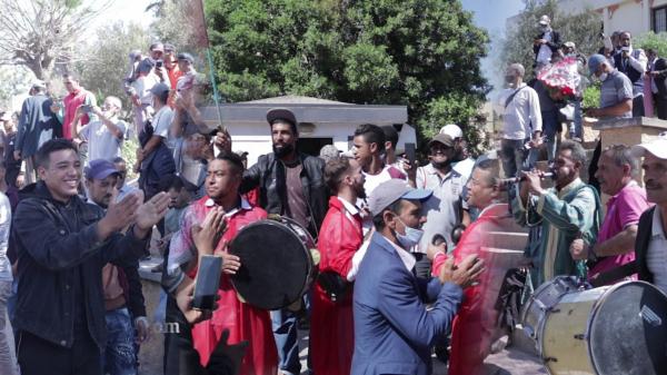 محيط جلسة التصويت على الرئيس تتحول إلى ساحة رقص بالطبالة والغياطة والدقايقية