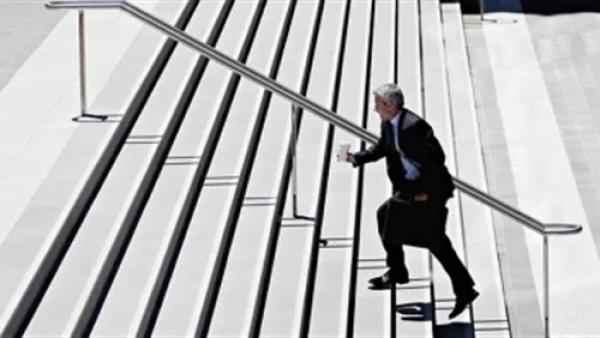 دراسة أمريكية تنصح بتخصيص 10 دقائق لصعود ونزول السلم لصحة أفضل