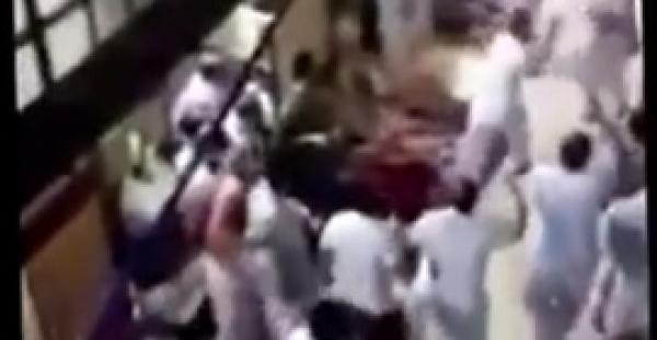 بالفيديو.. مشاجرة عنيفة بين مساجين في الكويت