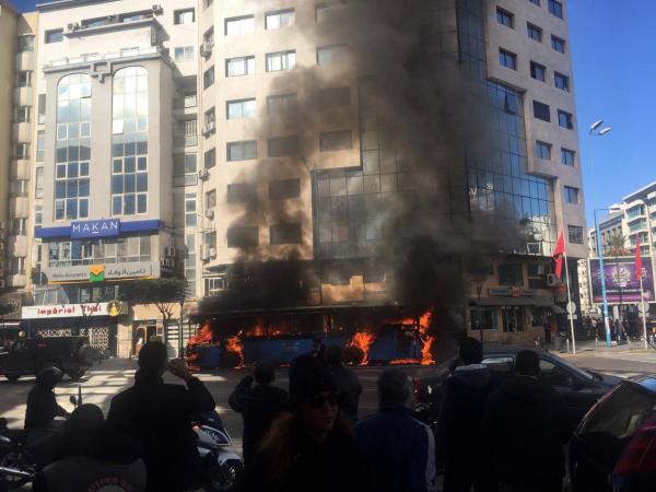 بالفيديو: حريق مهول يلتهم حافلة للنقل الحضري بالدارالبيضاء (مشاهد قوية)