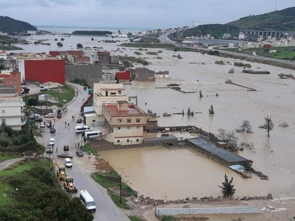 بالصور والفيديو: السيول تغمر القصر الصغير ومخاوف من تكرار سيناريو تطوان