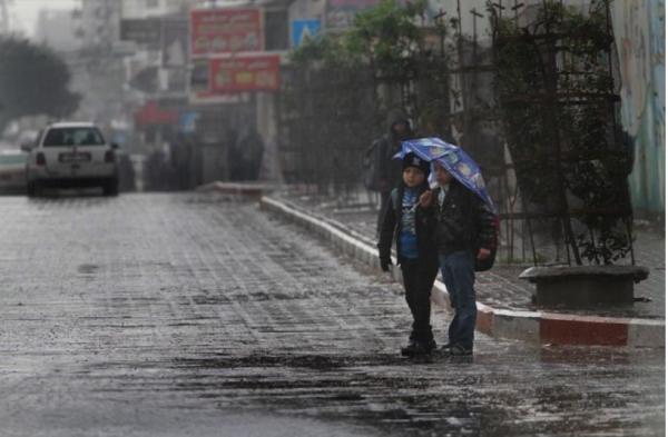 الأرصاد الجوية تتوقع أمطارا رعدية وبرد غدا الجمعة في العديد من المدن المغربية