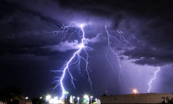 الأرصاد : عواصف رعدية قوية بعدد من جهات المغرب في الساعات القادمة 