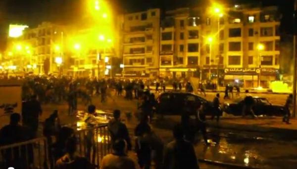 معارضو مرسي يطلقون الرصاص على الإخوان