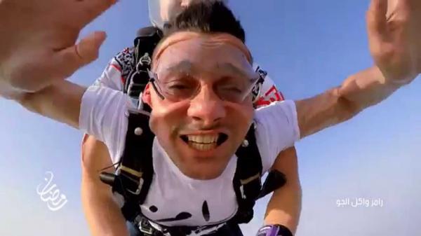 خبير طيران يكشف حقيقة صادمة حول برنامج "رامز واكل الجو"