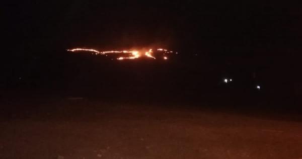 النيران تشتعل في غطاء غابوي ضواحي بني ملال والوقاية المدنية تستنفر عناصرها