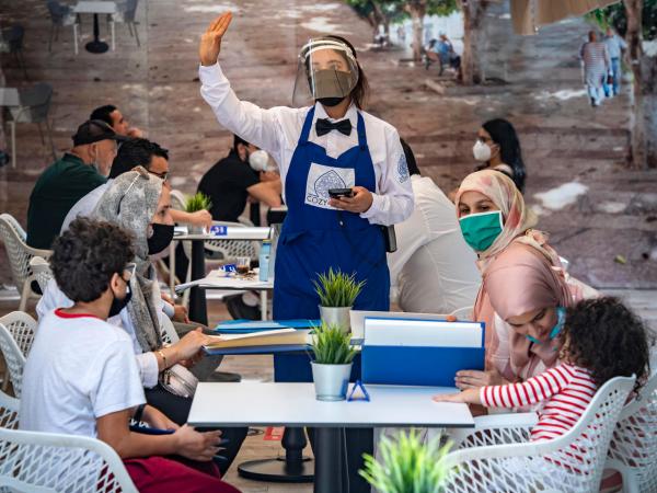 خبراء يكشفون عن سيناريوهات التغلب على جائحة كورونا وتاريخ العودة إلى الحياة العادية