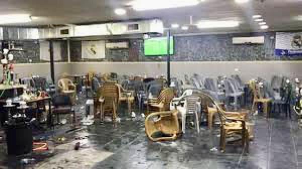 قمة الجهل...أعمال عنف وشغب داخل مقهى شعبي بمراكش بعد إقصاء البارصا !!