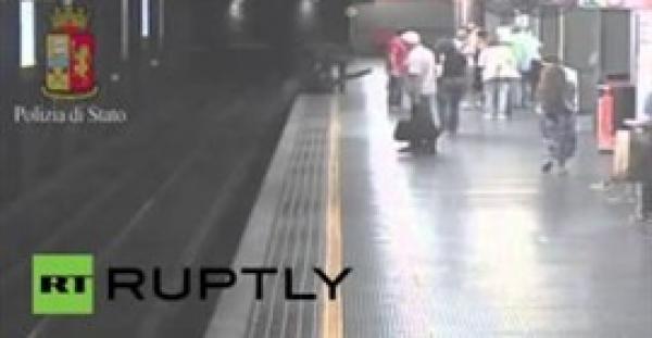 بالفيديو.. لحظة إنقاذ فتاة حاولت الانتحار أمام قطار مسرع