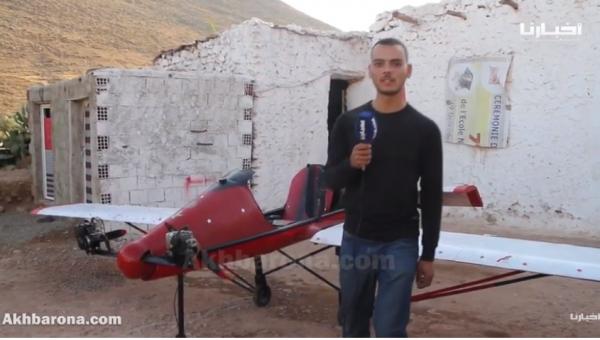 شاب قروي يصنع طائرة ويطالب المسؤولين بتوفير مكان لتجريبها والتحليق بها
