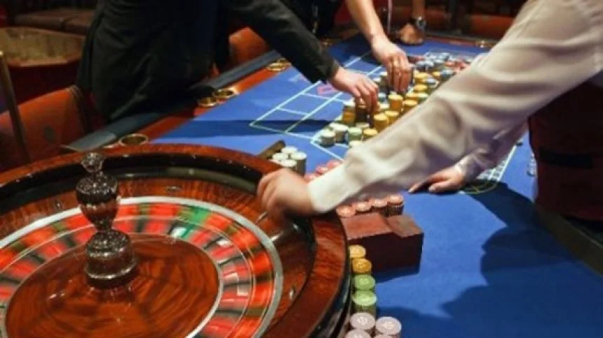 وزير السياحة: إقبال النساء على الكازينوهات يندرج في إطار الحريات