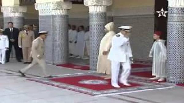 جنرال يرفض مصافحة مولاي الحسن