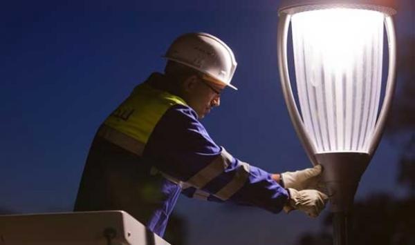 جماعة تطلق "رقما مباشرا" لاستقبال شكايات المواطنين المتعلقة بالانارة العمومية