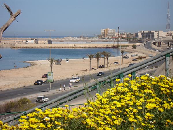 سفينة مغربية تحل بميناء طرابلس لإعادة أبناء الجالية الراغبين في العودة إلى المغرب 