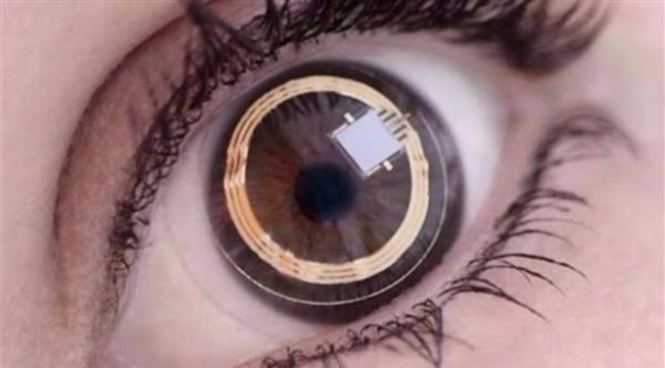 عدسات لاصقة ذكية تضمن وصول الدواء إلى داخل العين