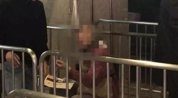 سبعينية تمارس التسول كهواية رغم ثرائها الفاحش