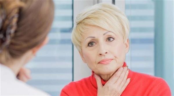 بحة الصوت بلا سبب واضح تدق ناقوس الخطر